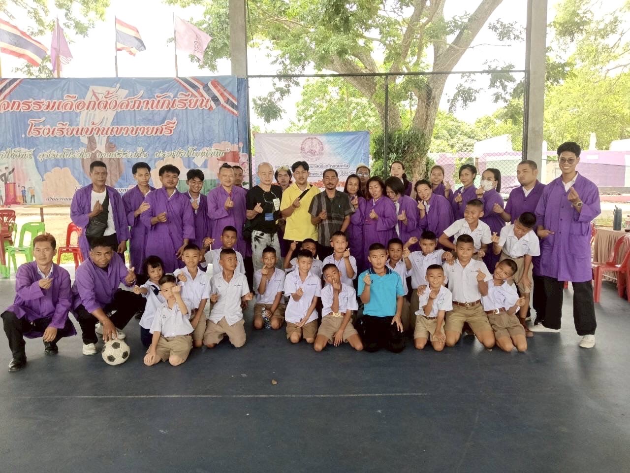 ออกหน่วยให้บริการตัดผมแก่นักเรียนโรงเรียนบ้านเขาบายศรี