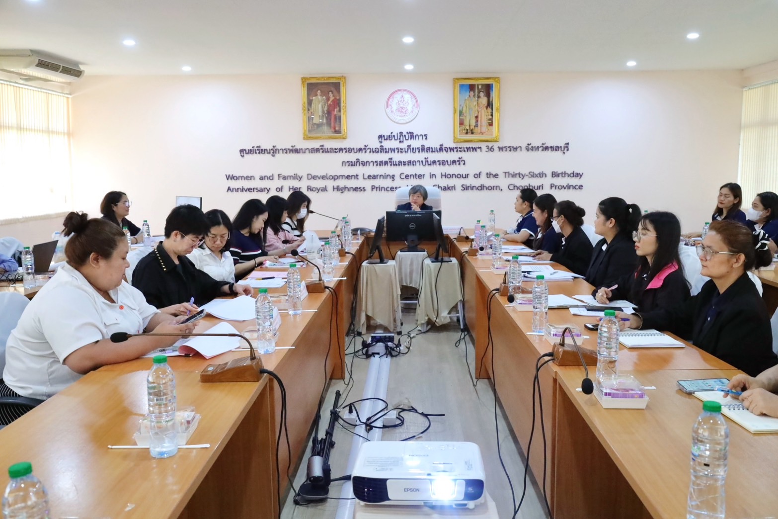 ประชุมเชิงปฏิบัติการเพื่อขับเคลื่อนและติดตามการดำเนินงานตามมาตรฐานการดำเนินงานด้านการพัฒนาสตรีและครอ…