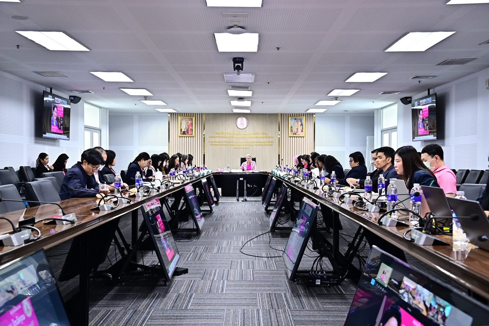 ร่วมประชุมกรมกิจการสตรีและสถาบันครอบครัว ประจำเดือนตุลาคม 2568 ครั้งที่ 1/2569