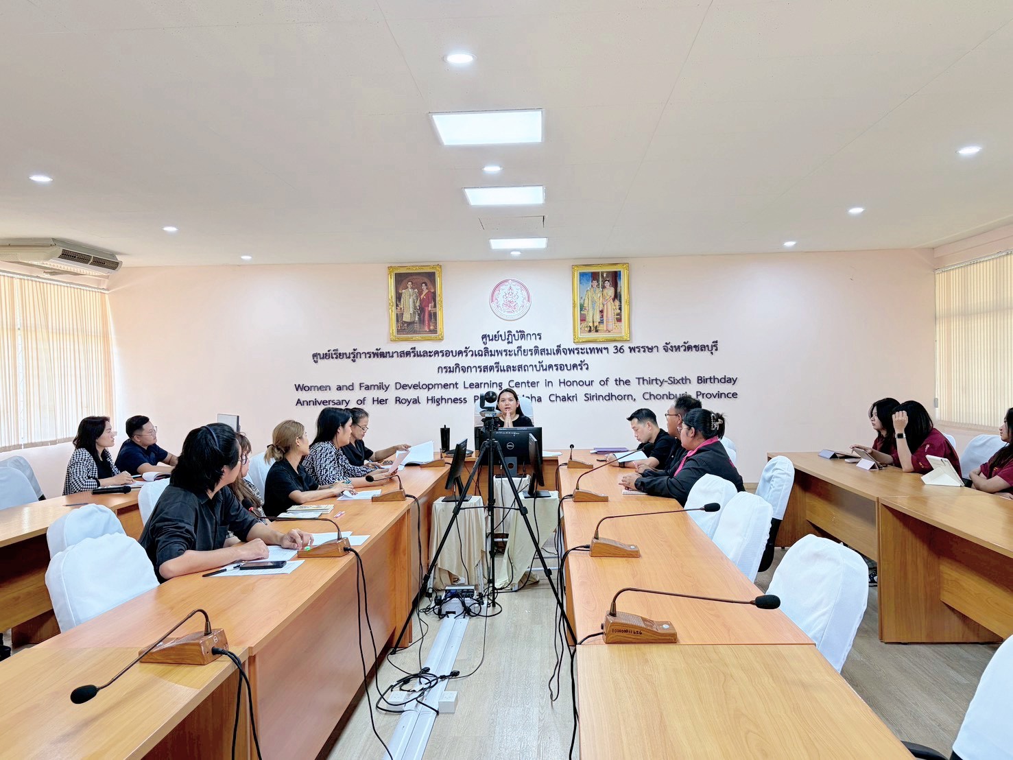 ประชุมคณะกรรมการพิจารณาการฝึกอบรมกิจกรรมส่งเสริมพัฒนาทักษะอาชีพแก่สตรีและครอบครัว และการจัดการพฤติกร&hellip;