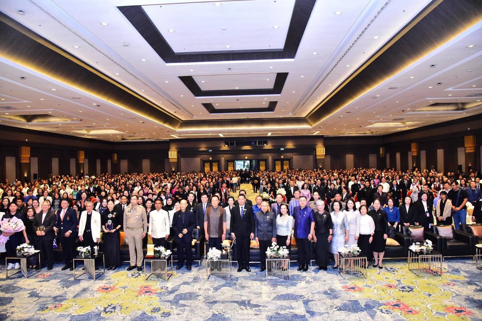 ร่วมงานวันผู้สูงอายุและวันครอบครัวแห่งชาติ ชูแนวคิด “ก้ม กราบ กอด” เสริมแกร่งสถาบันครอบค&hellip;