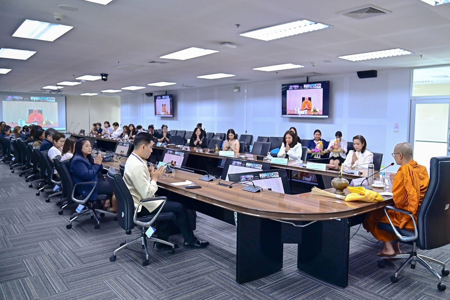 ร่วมกิจกรรม “ธรรมะสร้างสุข เสริมสร้างพลังคุณธรรม 5 ประการ สู่องค์กรแห่งความสุข”