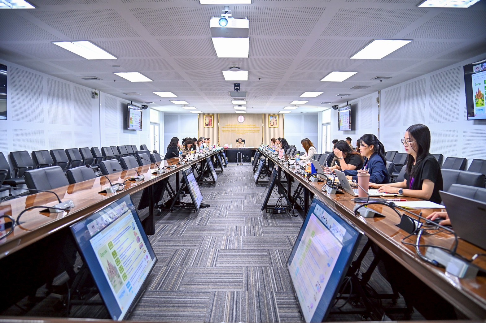 ร่วมประชุมกรมกิจการสตรีและสถาบันครอบครัว ประจำเดือนพฤษภาคม 2569 ครั้งที่ 5/2569