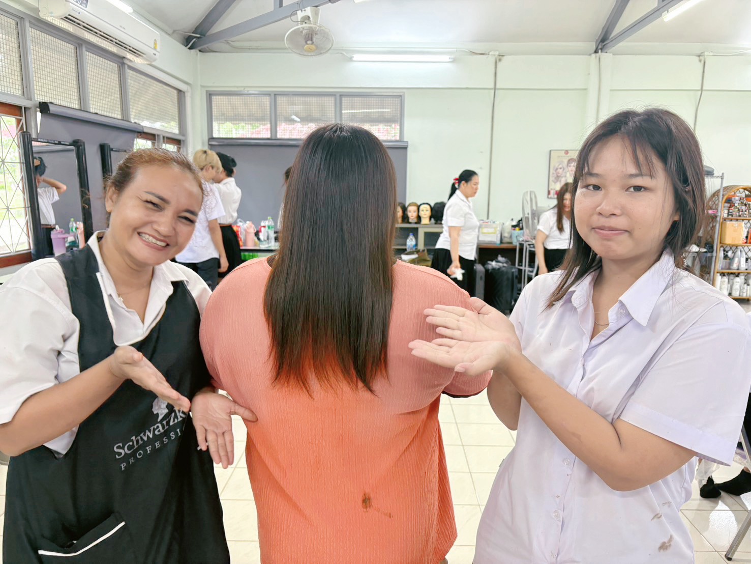 ให้บริการเสริมสวยครบวงจรฟรี