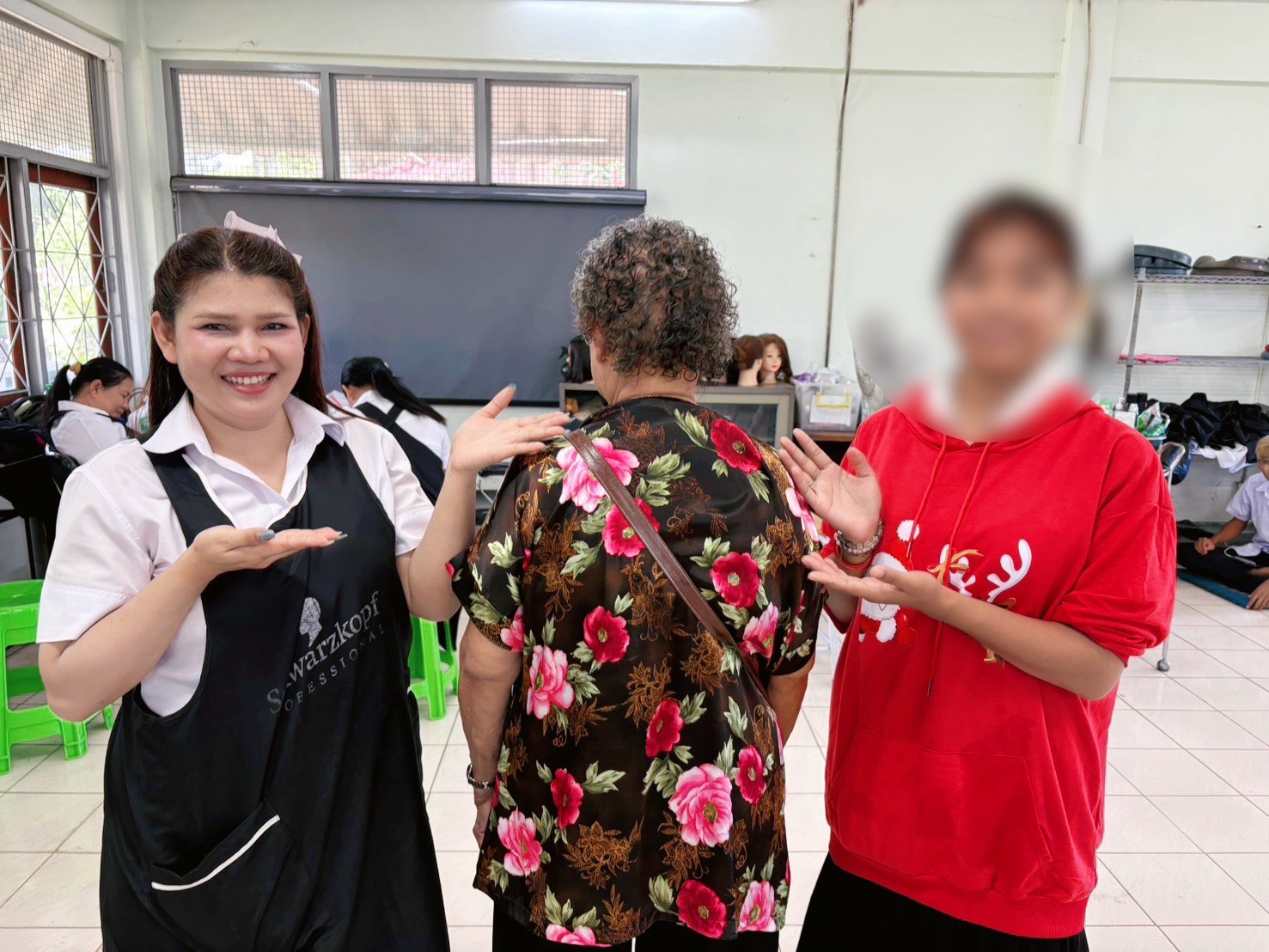 ให้บริการเสริมสวยครบวงจรฟรี