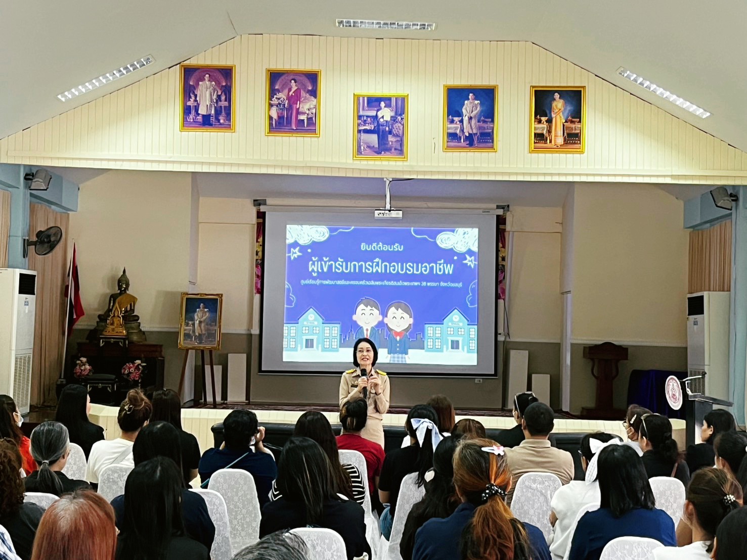 รับรายงานตัวและปฐมนิเทศผู้เข้ารับการฝึกอบรมอาชีพ