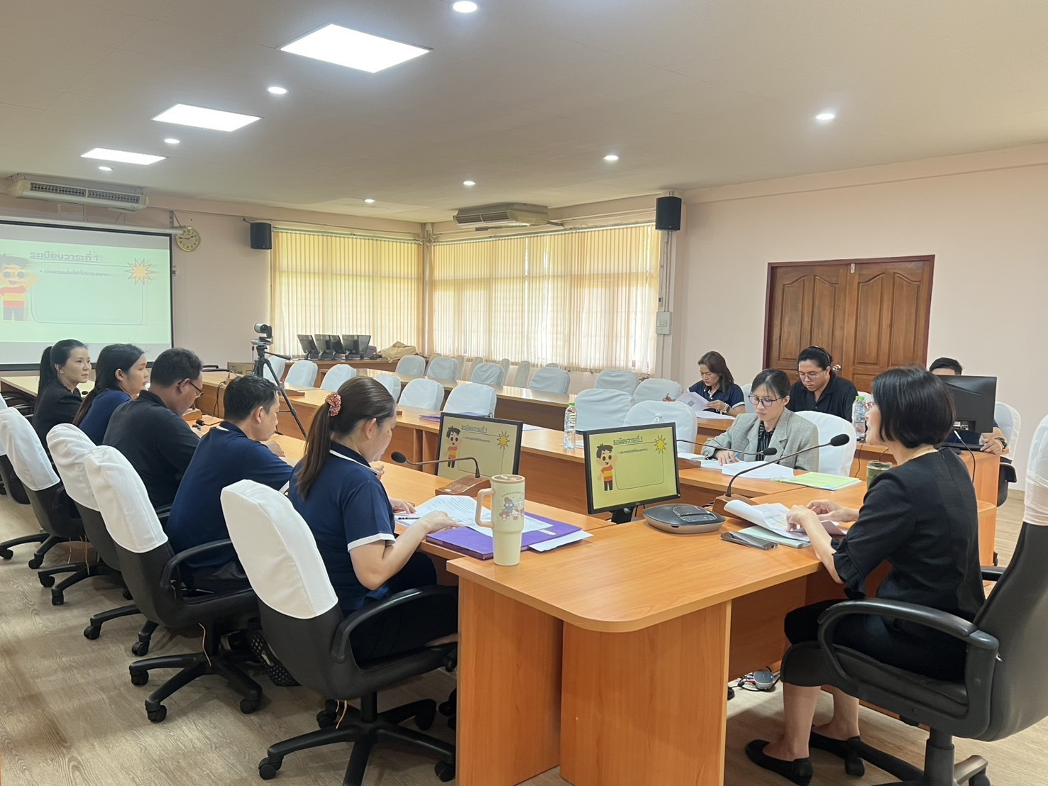 ประชุมคณะกรรมการพิจารณาการฝึกอบรมกิจกรรมส่งเสริมพัฒนาทักษะอาชีพแก่สตรีและครอบครัว และการจัดการพฤติกร…