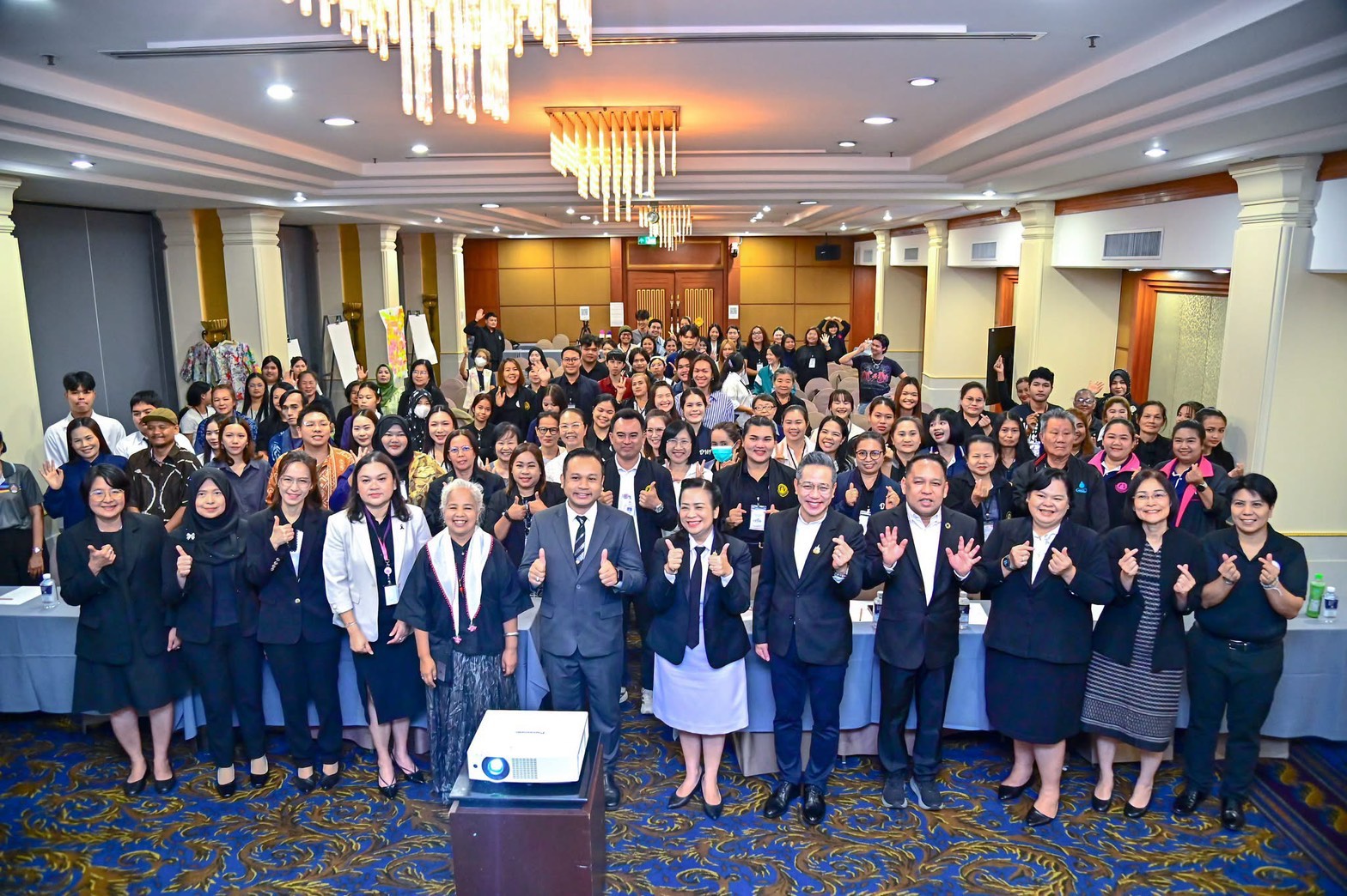 ร่วมพิธีเปิดการประชุมเชิงปฏิบัติการเพื่อเสริมสร้างโอกาสในการดำเนินธุรกิจแก่สตรีและครอบครัว : จากผ้าส&hellip;