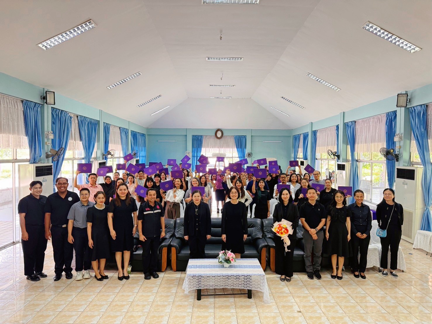 มอบวุฒิบัตรแก่ผู้สำเร็จการฝึกอบรมหลักสูตรระยะสั้น 5 วัน และหลักสูตรระยะสั้น 2 วัน