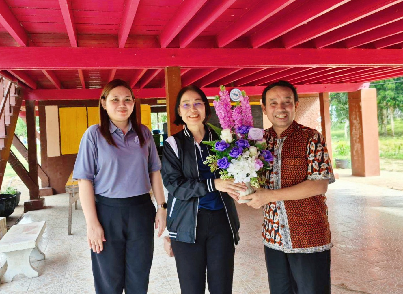 ผู้อำนวยการศูนย์เรียนรู้การพัฒนาสตรีและครอบครัวฯ จังหวัดชลบุรี ร่วมแสดงความยินดีเนื่องในโอกาสเข้ารับ&hellip;