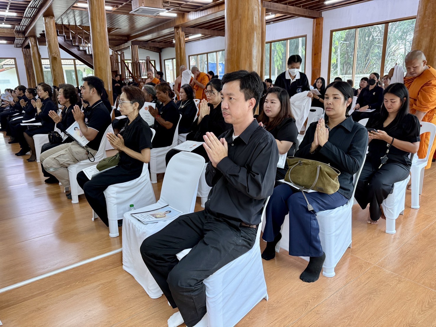 ร่วมพิธีสวดพระพุทธมนต์และเจริญจิตตภาวนาอุทิศถวายพระราชกุศลแด่สมเด็จพระนางเจ้าสิริกิต์ พระบรมราชชนนีพ…