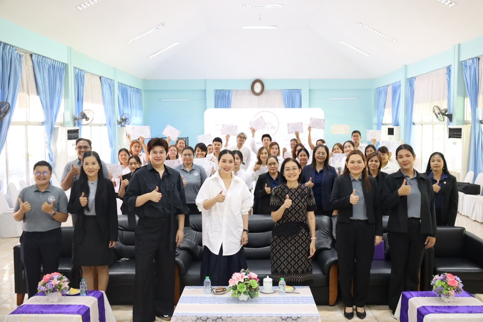 พิธีมอบประกาศนียบัตร แก่ผู้สำเร็จการฝึกอบรมอาชีพ หลักสูตรฝึกทักษะอาชีพเสริมสวย และหลักสูตรตัดผมชายเพ&hellip;