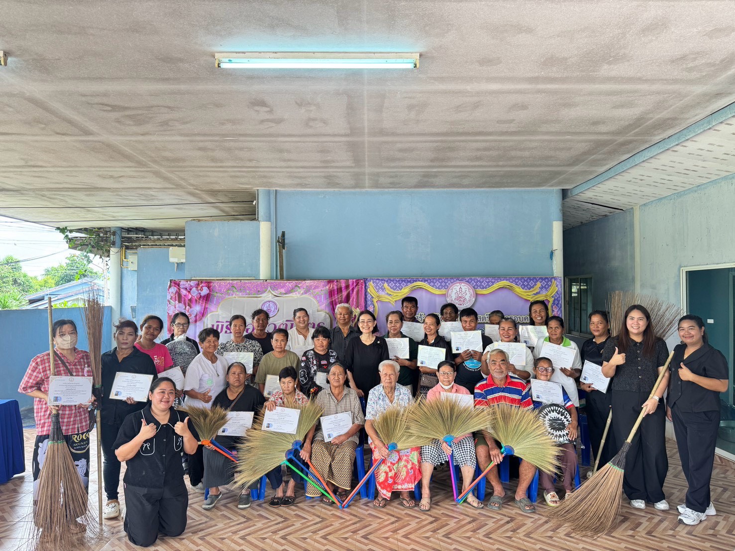 มอบวุฒิบัตรแก่ผู้สำเร็จการฝึกอบรมกิจกรรมสร้างชีวิตใหม่ให้แก่สตรีและครอบครัว ปีงบประมาณ 2569 พื้นที่จ…
