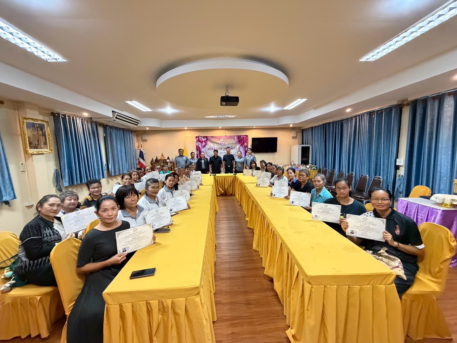 มอบวุฒิบัตรแก่ผู้สำเร็จการฝึกอบรมกิจกรรมสร้างชีวิตใหม่ให้แก่สตรีและครอบครัว ปีงบประมาณ 2569 พื้นที่จ&hellip;